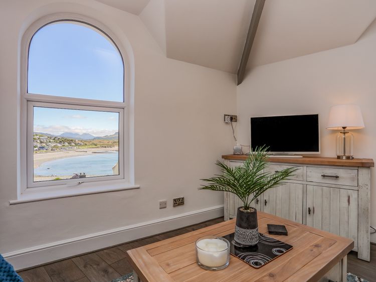 Gwynle - Criccieth, listing photograph 12