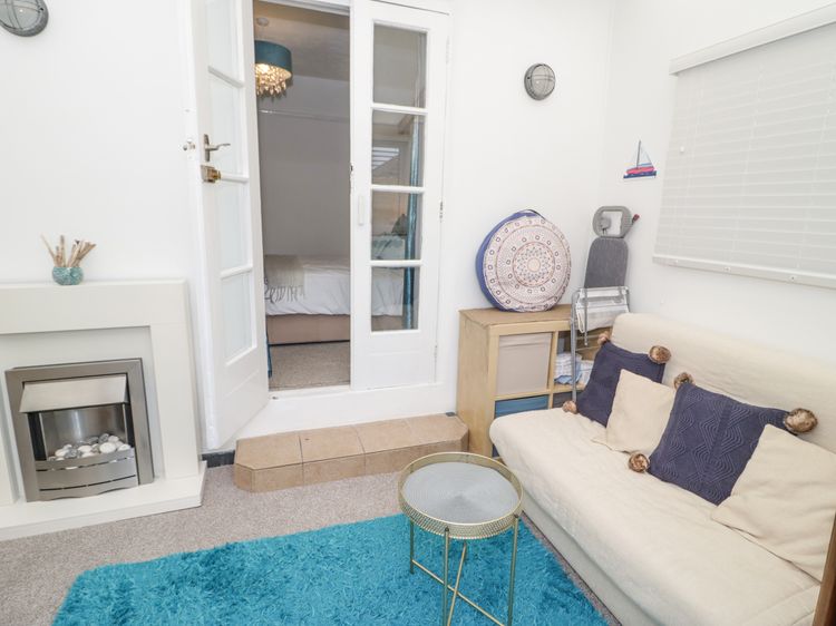 Cove House, listing photograph 12