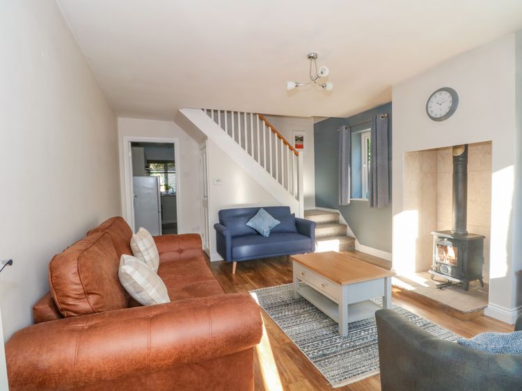 6 Hunters Green Close, listing photograph 2