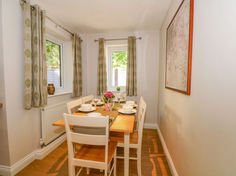 6 Hunters Green Close, listing photograph 6