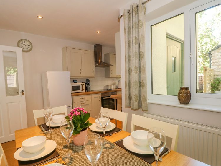 6 Hunters Green Close, listing photograph 7