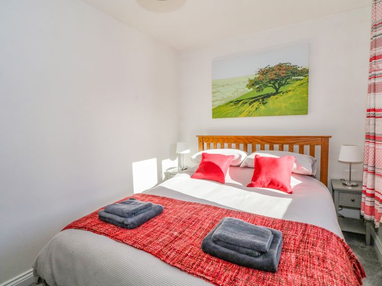 6 Hunters Green Close, listing photograph 10