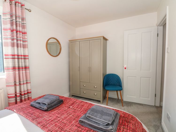 6 Hunters Green Close, listing photograph 12