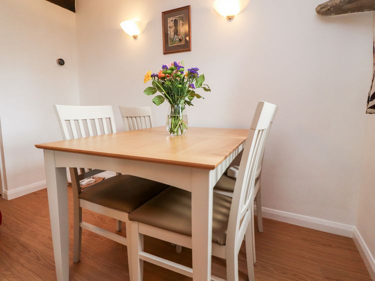 Top House, listing photograph 9