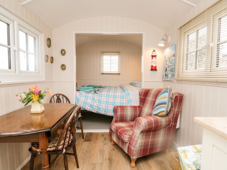 Seashore Shepherds Hut @ Moat Farm, listing photograph 7