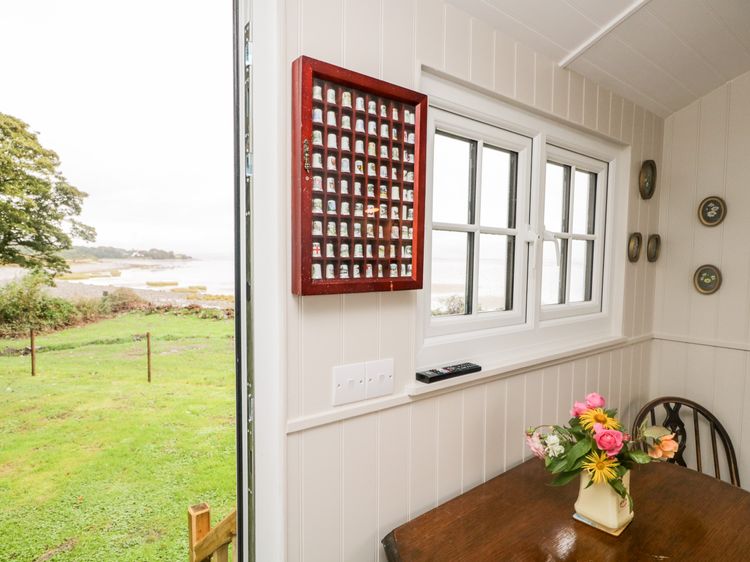 Seashore Shepherds Hut @ Moat Farm, listing photograph 9
