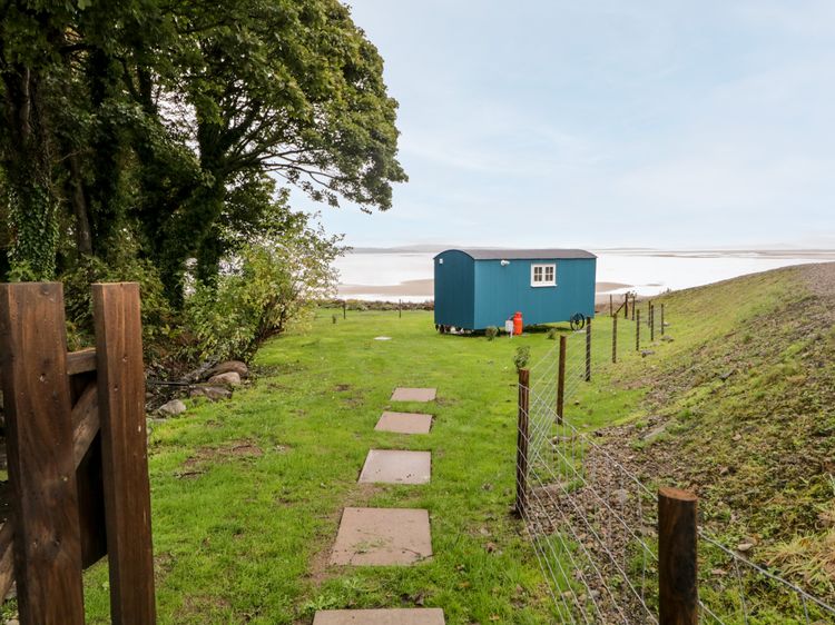 Seashore Shepherds Hut @ Moat Farm, listing photograph 2