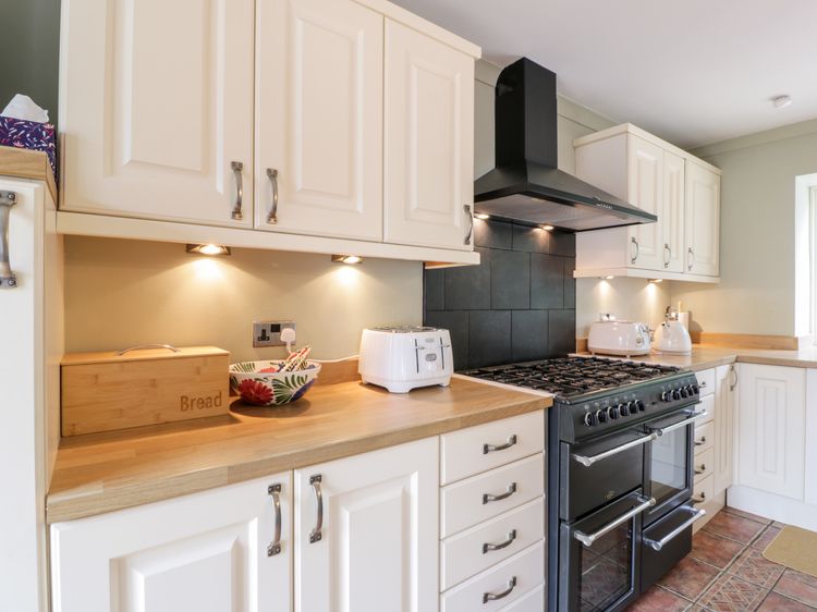 Shieldhill Farm House, listing photograph 11