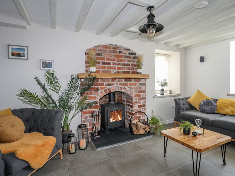Lleiniog Cottage, listing photograph 3