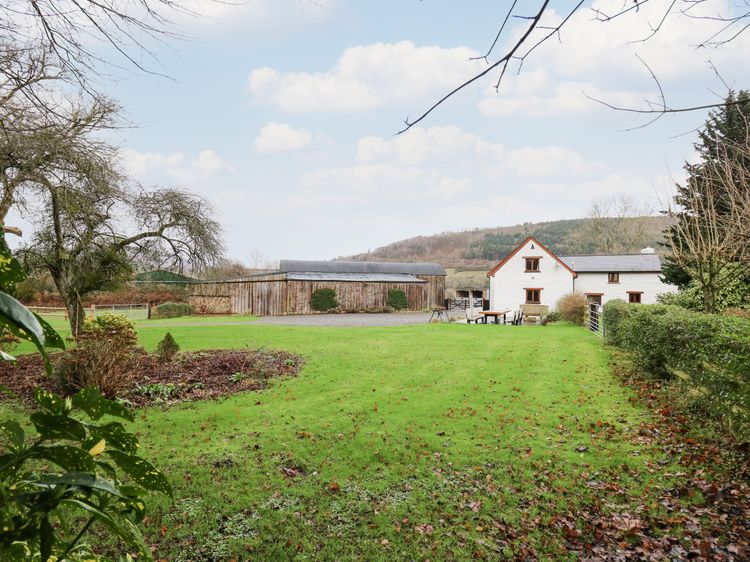 Maes Y Berllan Barn, listing photograph 3