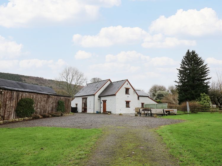 Maes Y Berllan Barn, listing photograph 4