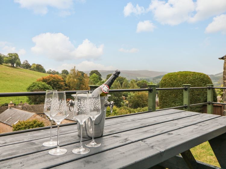 1 Orchard View, listing photograph 2