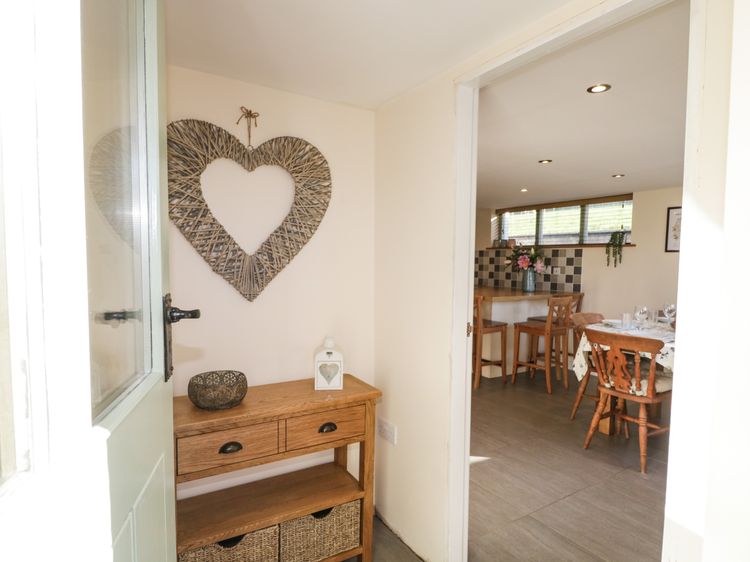Brookside, listing photograph 6