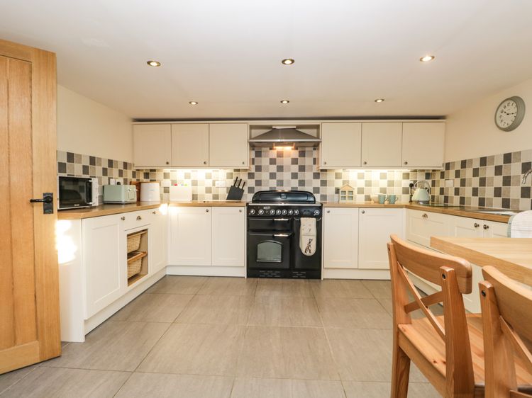 Brookside, listing photograph 11