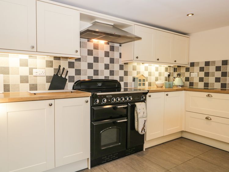 Brookside, listing photograph 12