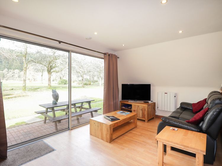 Owl Lodge, listing photograph 2
