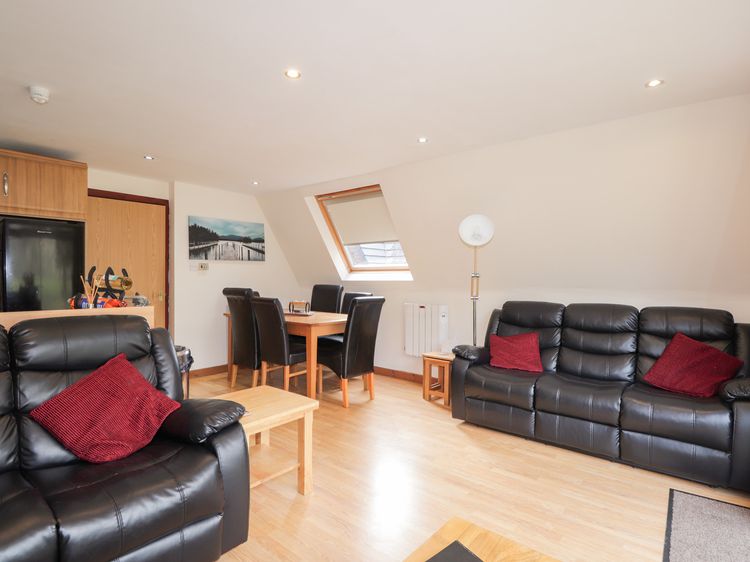 Owl Lodge, listing photograph 4