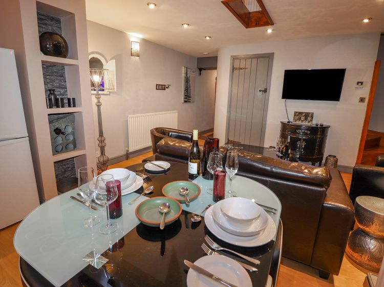 2 The Old Coach House, listing photograph 8