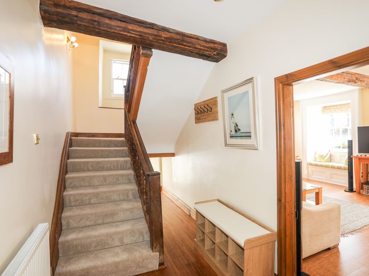 Above Deck, listing photograph 5
