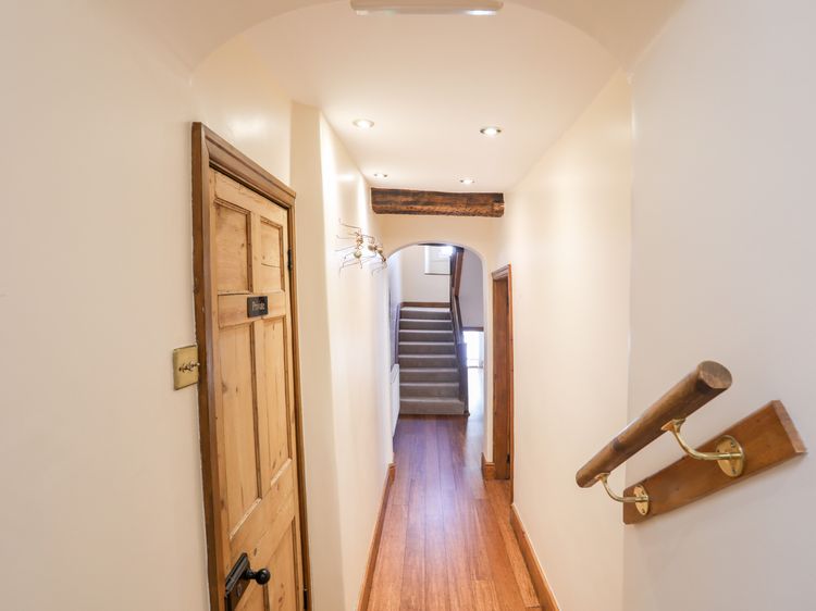 Above Deck, listing photograph 12