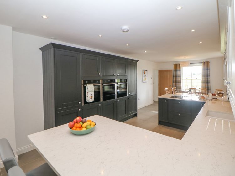 Dove Meadows House, listing photograph 11