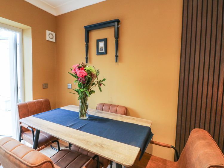 Feus Holiday Cottage, listing photograph 12