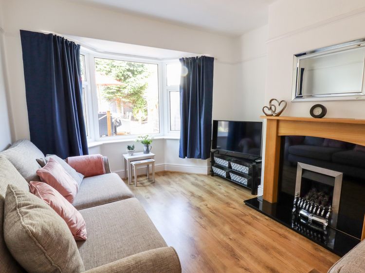 13 The Crescent, listing photograph 4