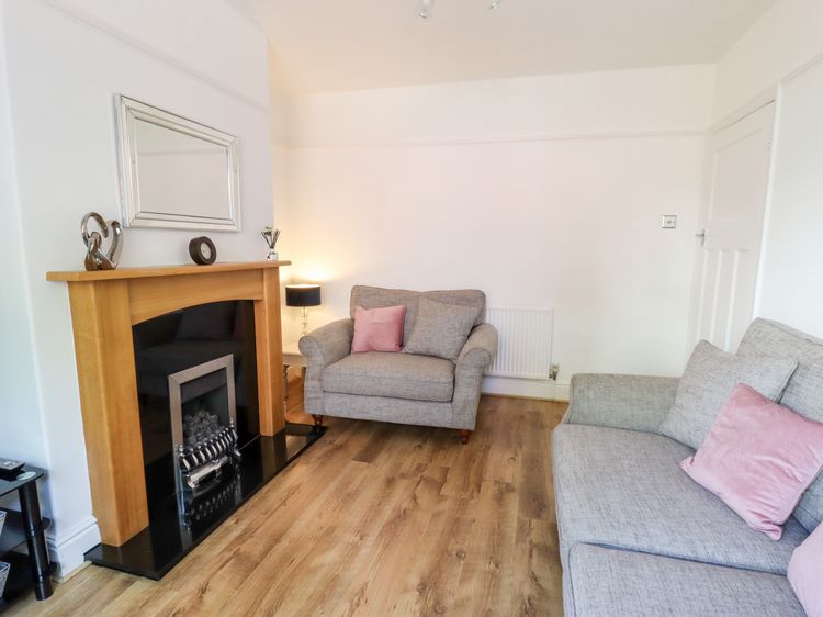 13 The Crescent, listing photograph 5