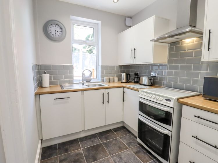 13 The Crescent, listing photograph 6
