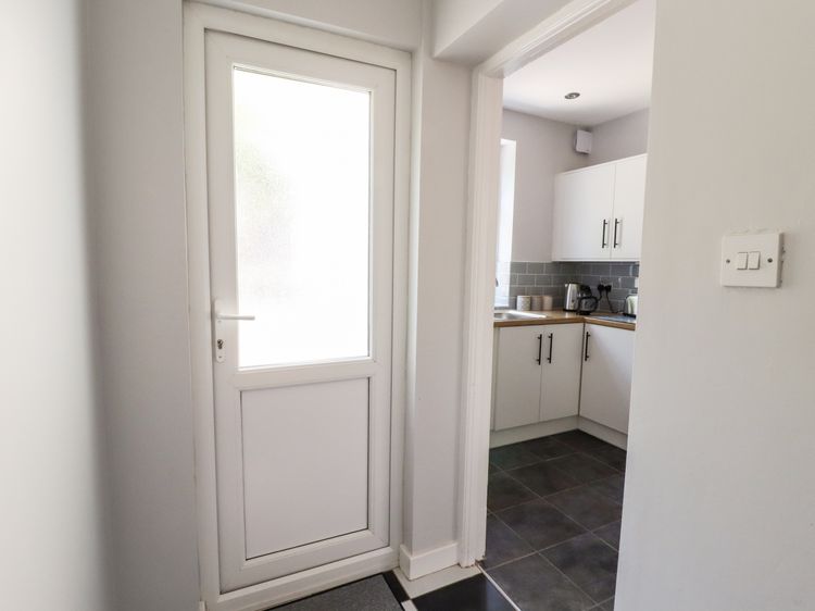 13 The Crescent, listing photograph 9