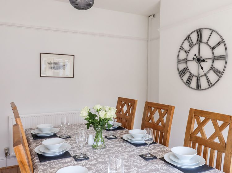 13 The Crescent, listing photograph 11