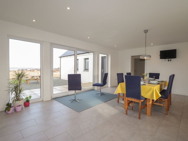 Breakish Villa, listing photograph 8