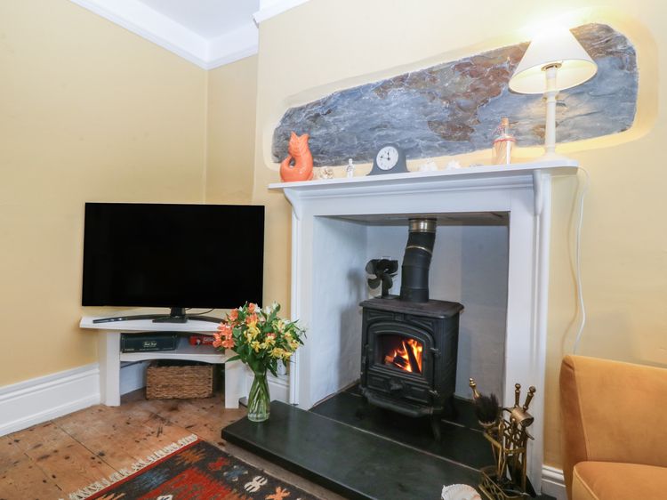Maenllwyd, listing photograph 4
