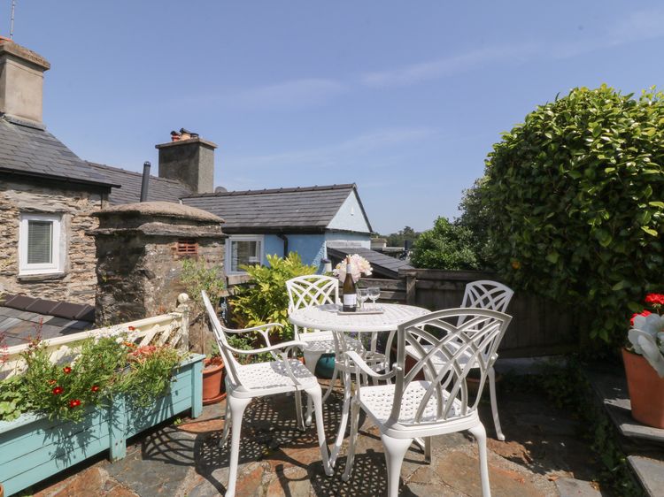 Maenllwyd, listing photograph 2