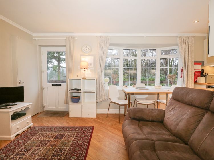 Lake View, listing photograph 4