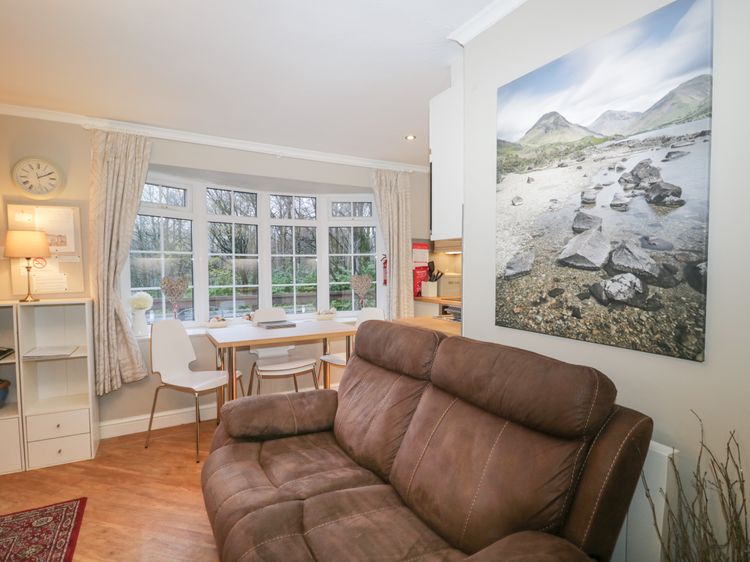 Lake View, listing photograph 6