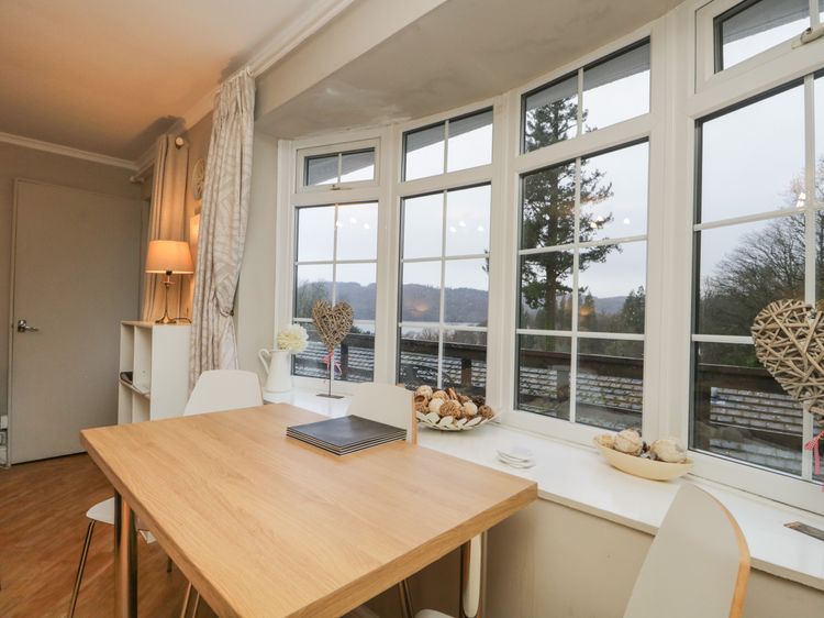 Lake View, listing photograph 9