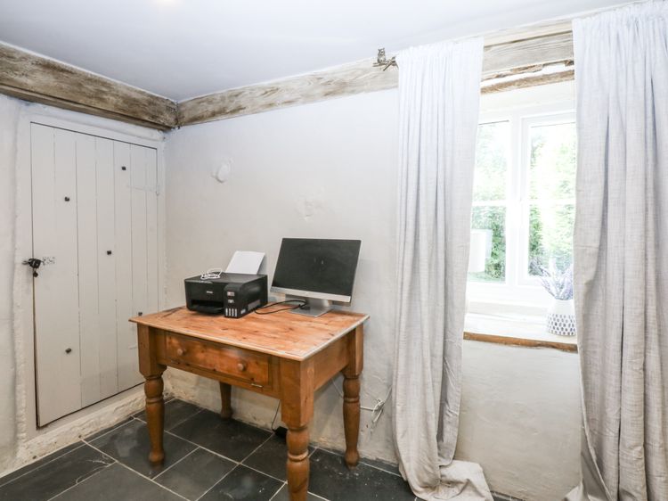Islwyn, listing photograph 8