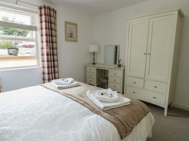 Benllech Coastal Retreat, listing photograph 10