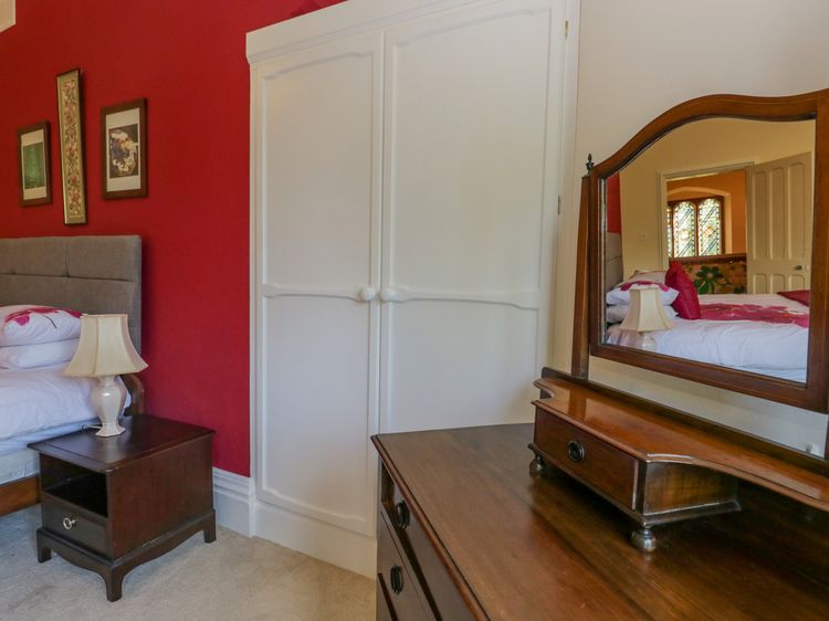 Millwood Manor, listing photograph 12