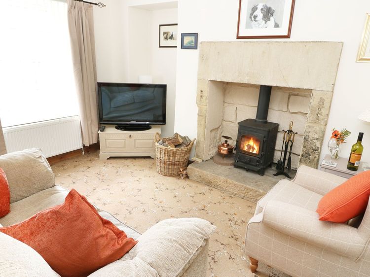 Robin Cottage - 2 The Meadows, listing photograph 4