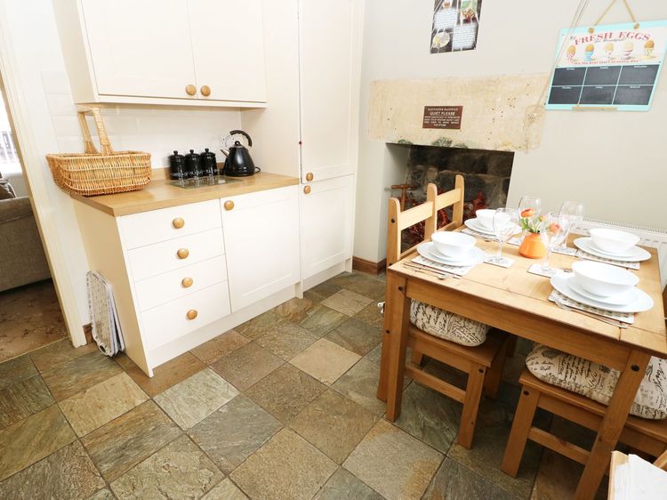Robin Cottage - 2 The Meadows, listing photograph 7