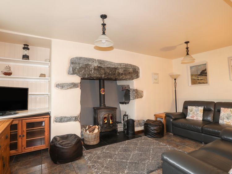 Ty'n y Clawdd, listing photograph 3