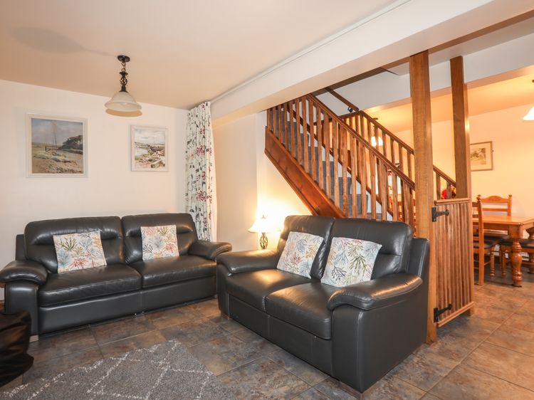 Ty'n y Clawdd, listing photograph 4