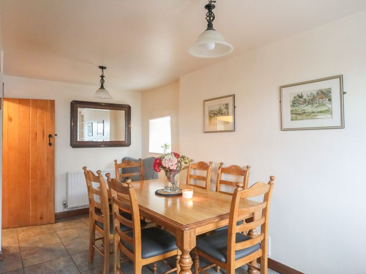 Ty'n y Clawdd, listing photograph 6
