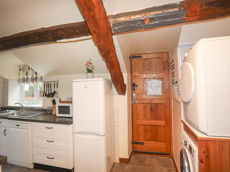 Ty'n y Clawdd, listing photograph 9