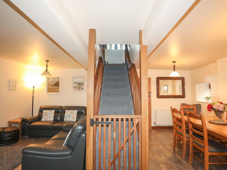 Ty'n y Clawdd, listing photograph 12