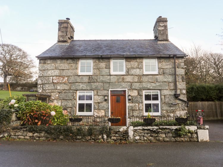 Ty'n y Clawdd, listing photograph 2