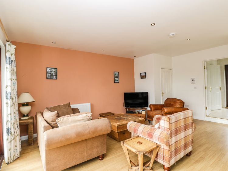 The Lodge, listing photograph 4