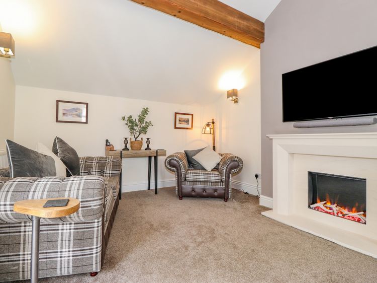 Chestnuts Cottage, listing photograph 2